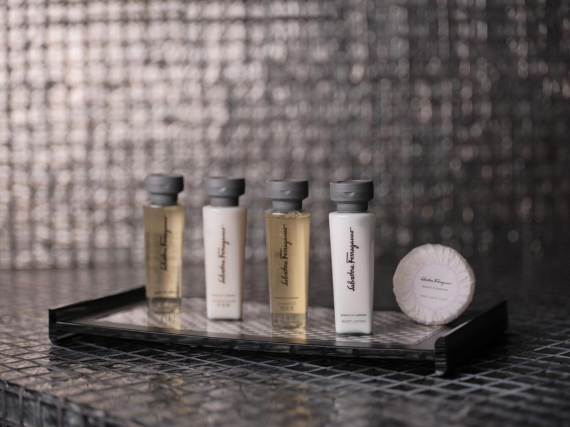 Double - Six, Luxury Hotel - Seminyak Экстерьер фото Salvatore Ferragamo amenities