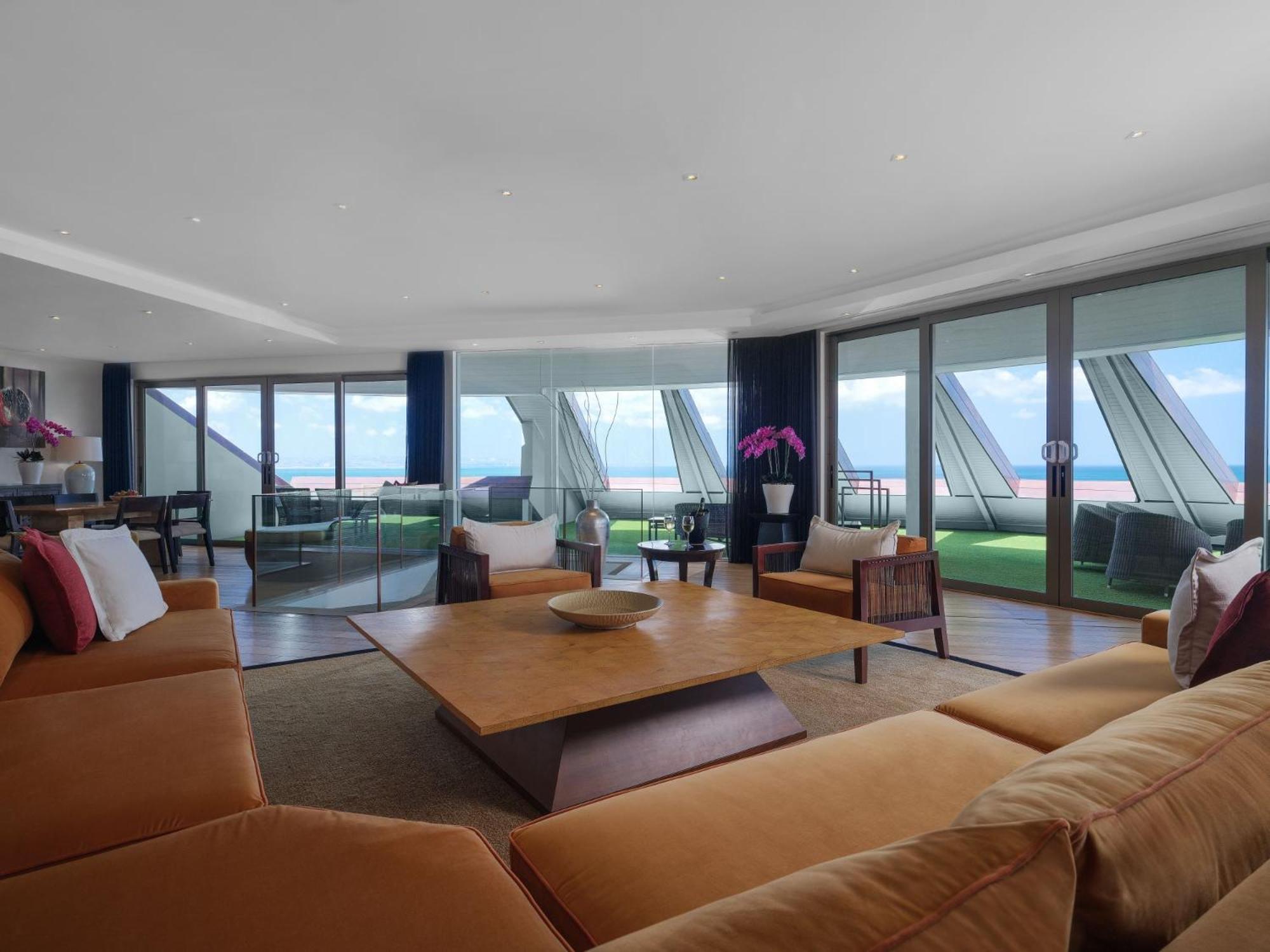 Double - Six, Luxury Hotel - Seminyak Экстерьер фото The living room of a penthouse suite at the Mandarin Oriental, Munich