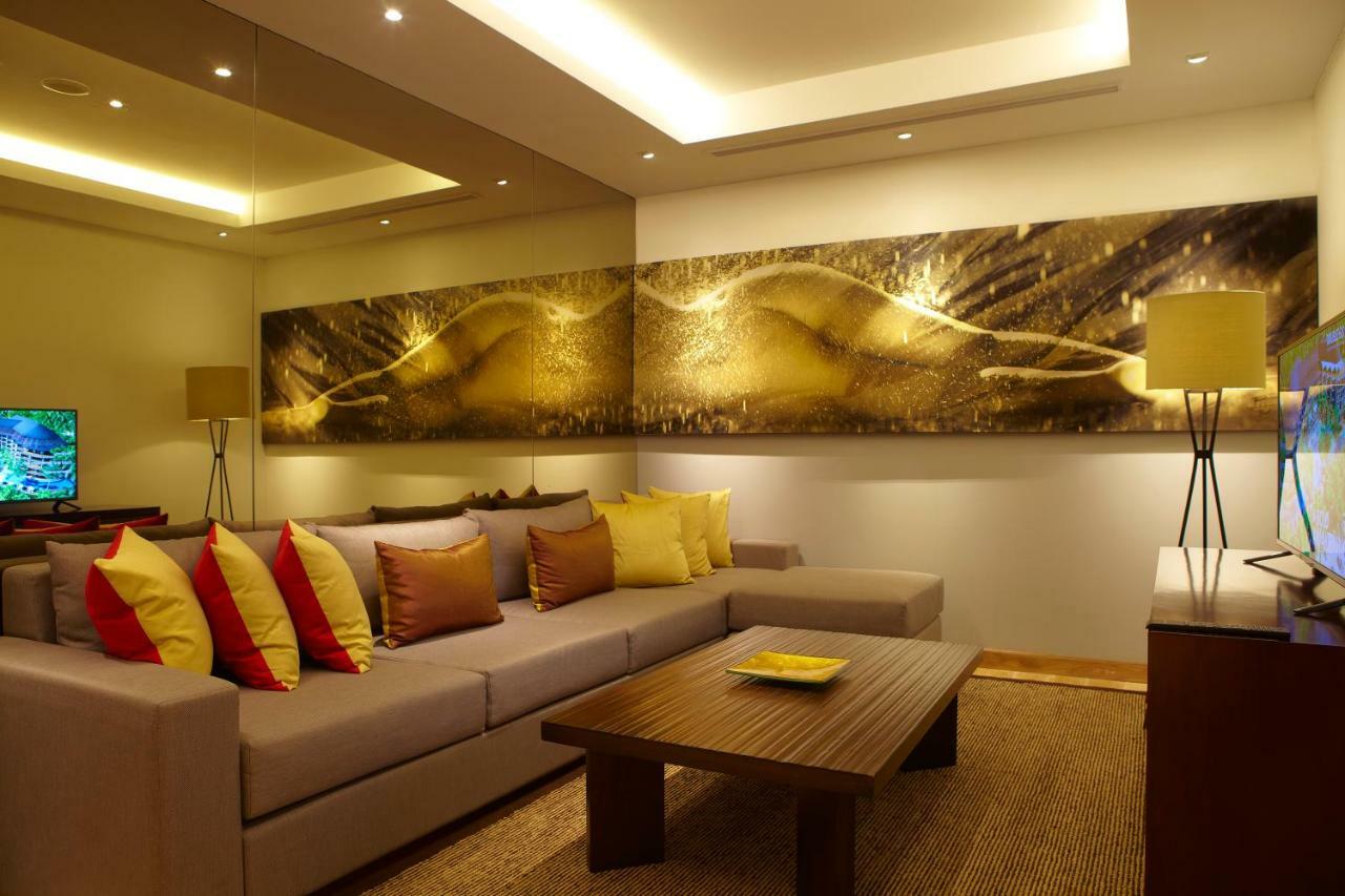 Double - Six, Luxury Hotel - Seminyak Экстерьер фото A living room